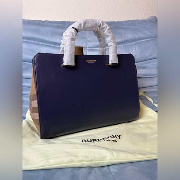 Burberry Banwell Tote navy Leather Shoulder Bag New - Picture 1 of 11